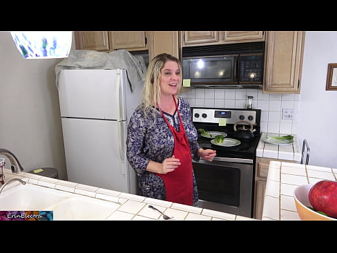 ❤️ Stiefma melk hom in die kombuis voor sy afspraak ☑ Fokvideo by ons af.assistdoctor23.ru ❌️